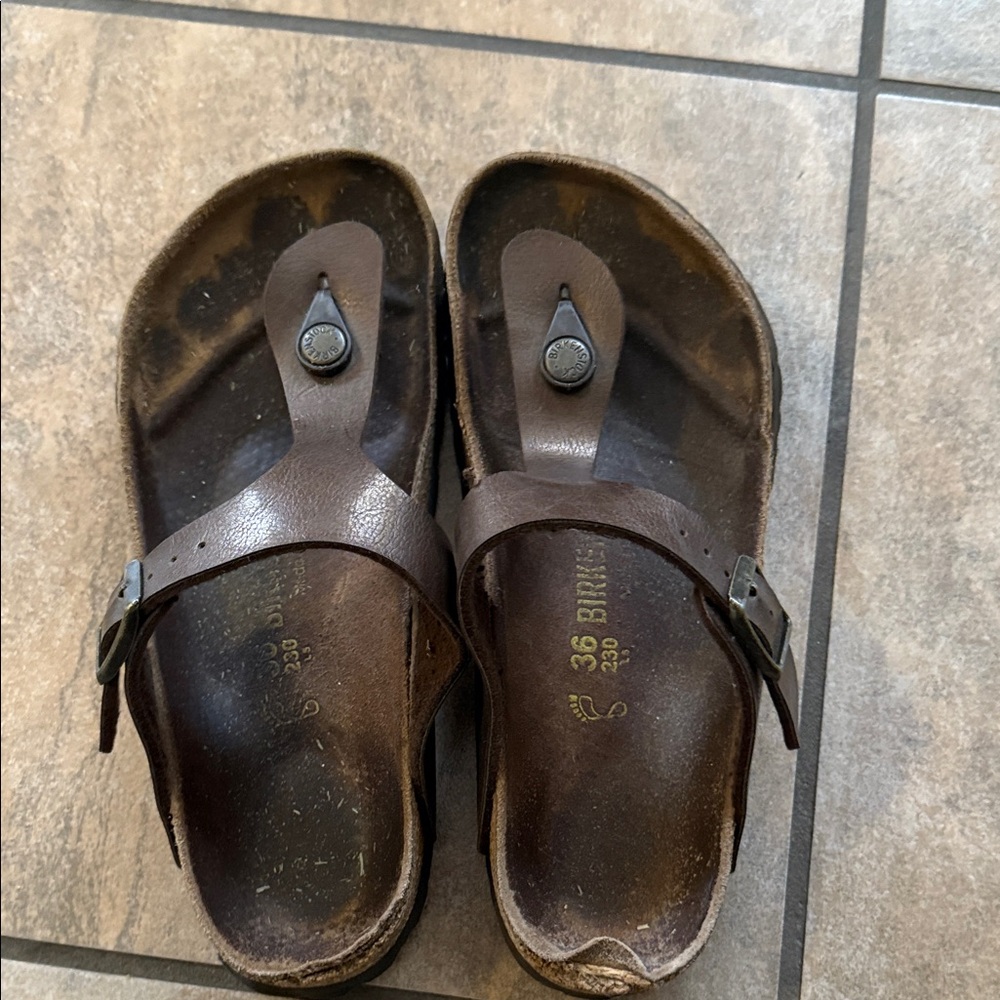Birkenstock Gizeh Dark Brown Leather Sandals 6.5